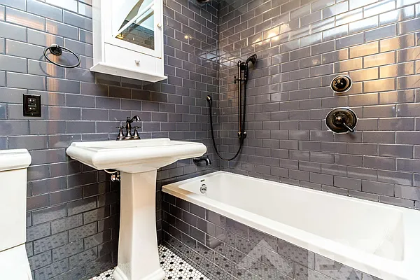 Rented by EXR | media 7