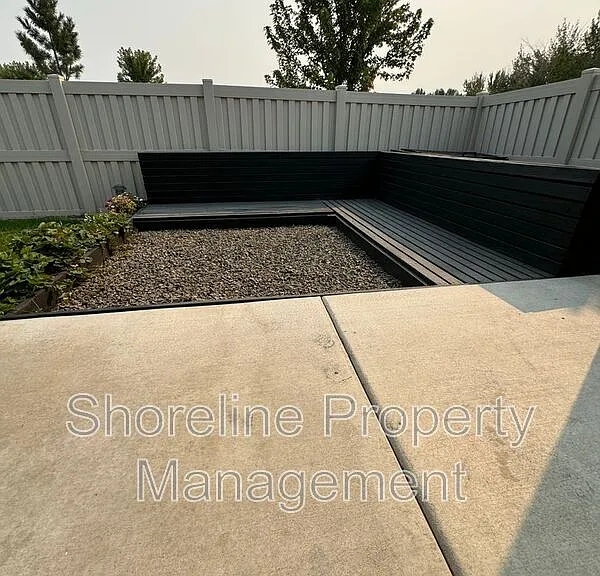 511 Diamond Lake St — Photo 16