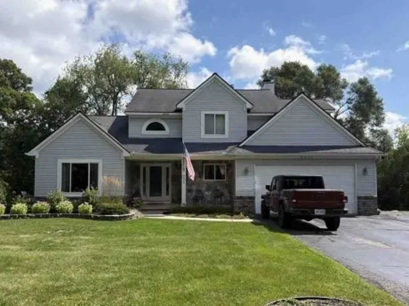 6420 Waldon Woods Dr, Clarkston, MI 48346