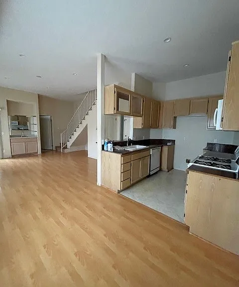4809 Kester — Photo 1