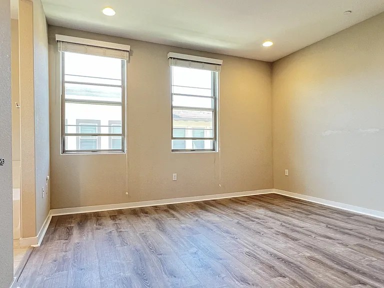 1060 Goldenstar Pl — Photo 9