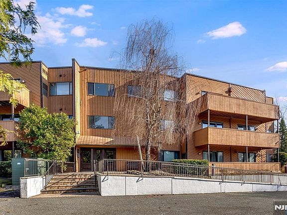 3rd image of 971 Bloomfield Ave #12