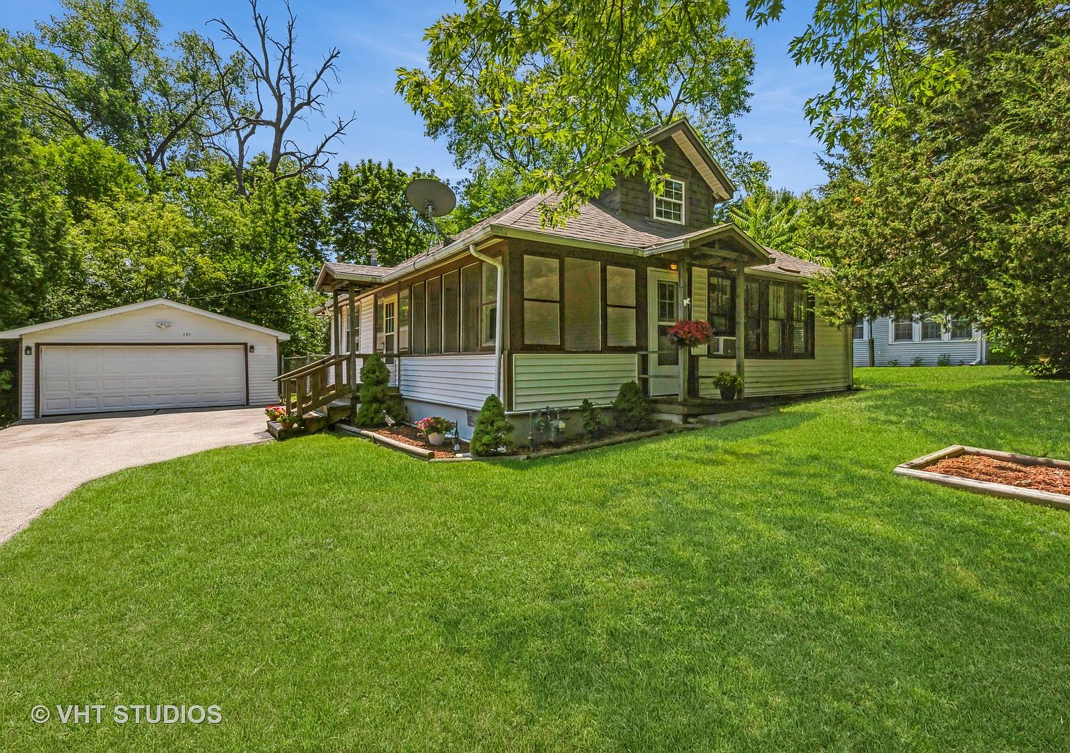 151 E Lake Park Ave, Round Lake Beach, IL 60073 Zillow