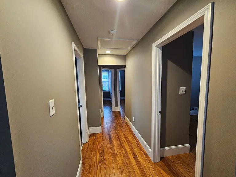715 W 2nd St — Photo 23