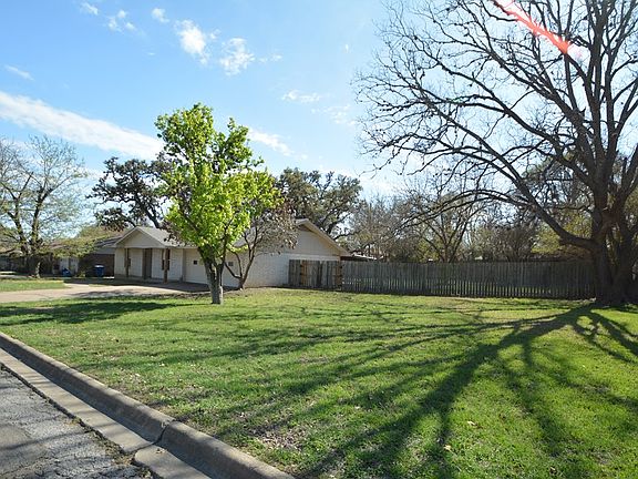 2nd image of 807 Lake Dr