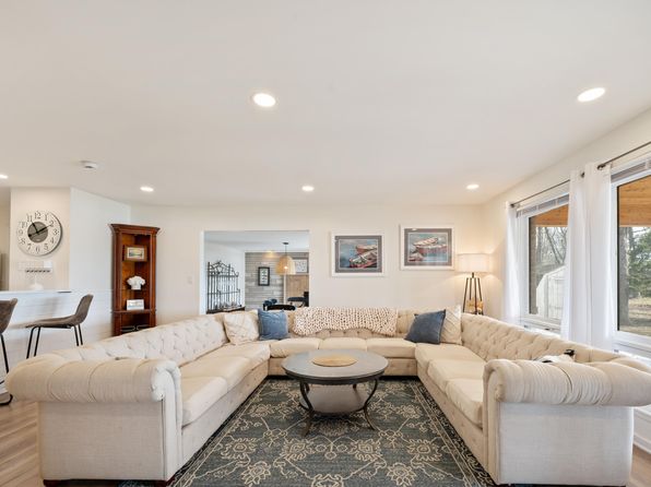 320 Fisher Ct, Berrien Springs, MI 49103