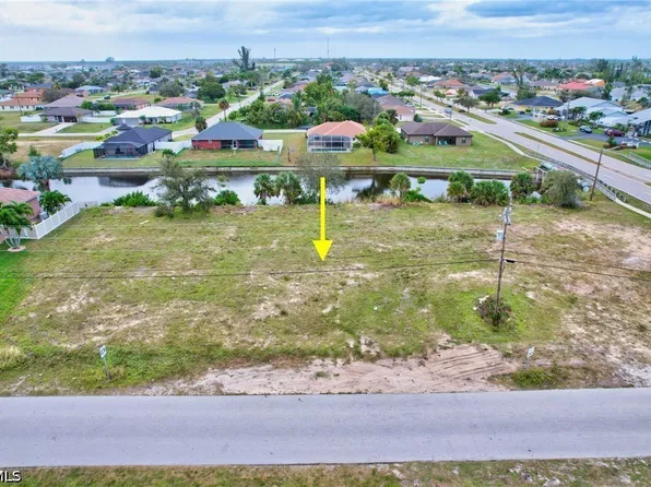 3206 SW 11th Place Cpe, Coral, FL 33914