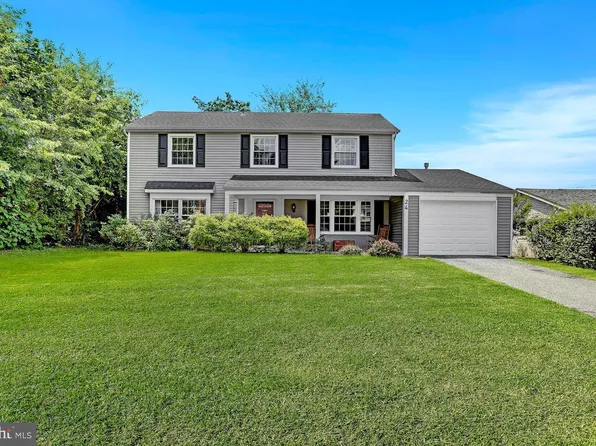 24 Peachfield Ln, Willingboro, NJ 08046