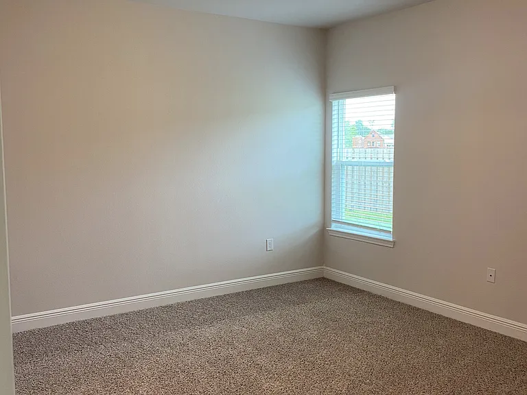 104 London Cir — Photo 14
