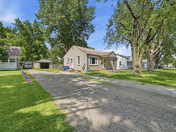 4th image of 3750 Elm St