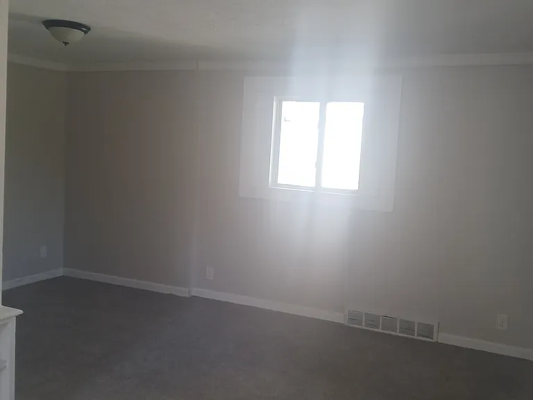 118 Avis St — Photo 3