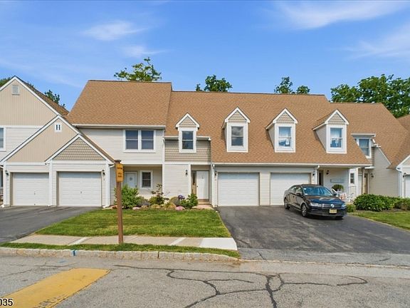 2nd image of 17 Heritage Ln