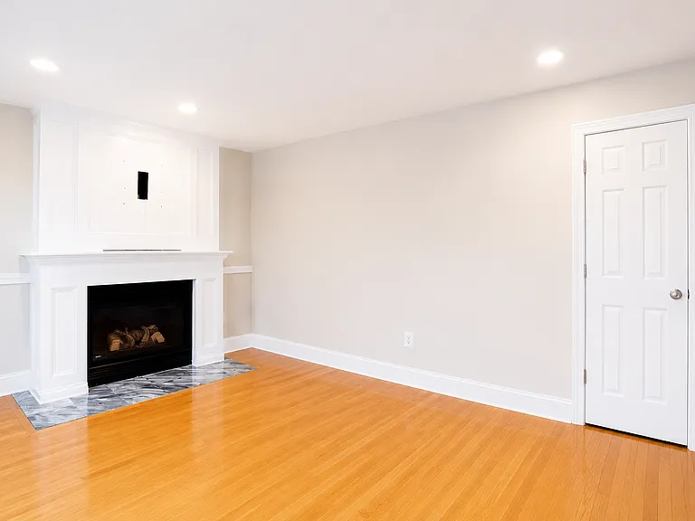 9 G St — Photo 5