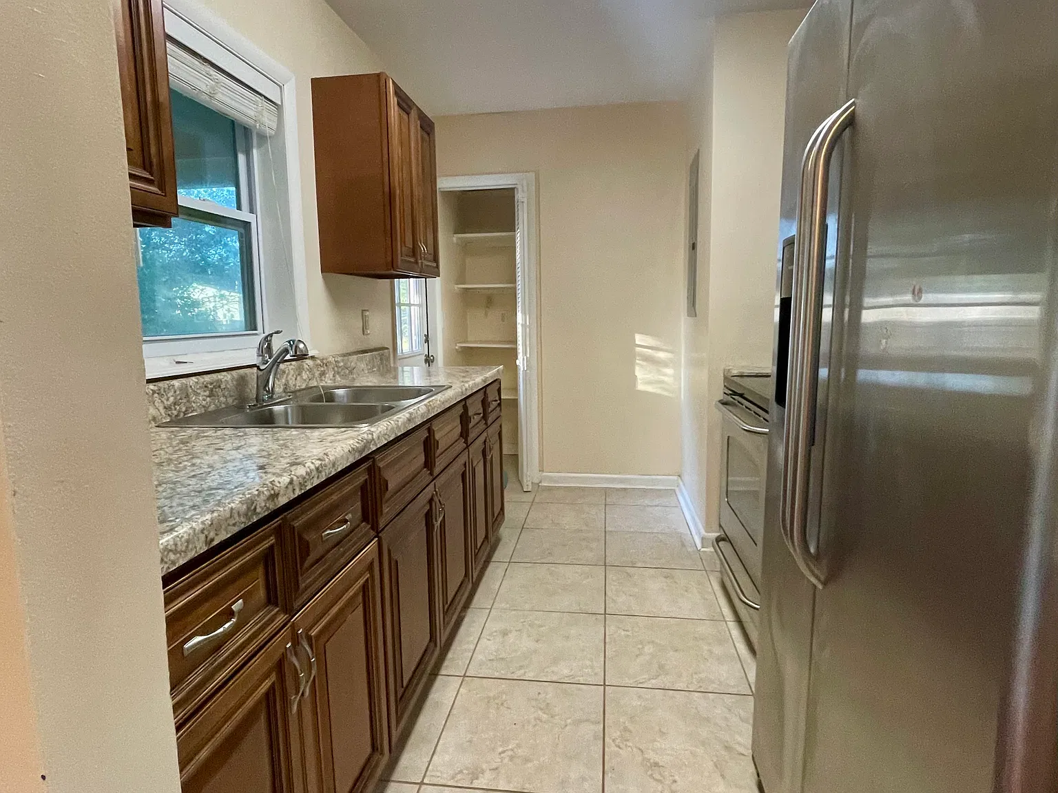 1061 Marlow Ave — Photo 4
