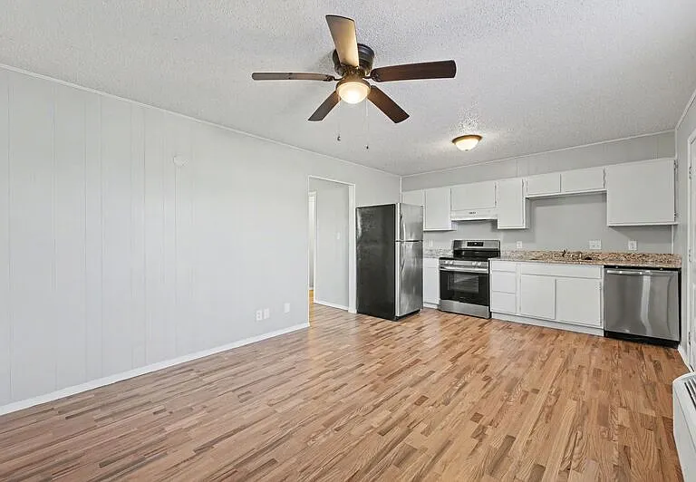 1045 S Happy Hollow Rd #1 — Photo 3