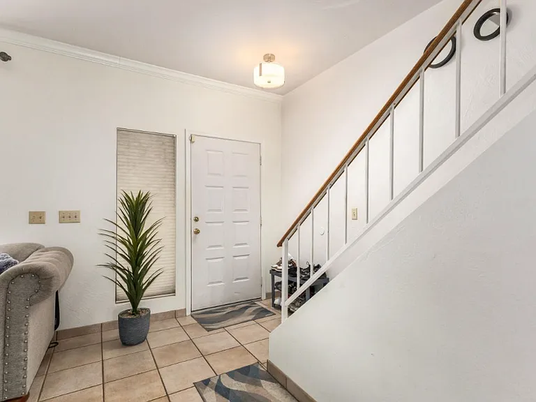 500 N Roosevelt Ave #115-1 — Photo 2