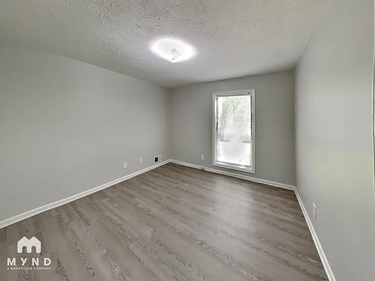 276 Grist Mill Ln — Photo 12