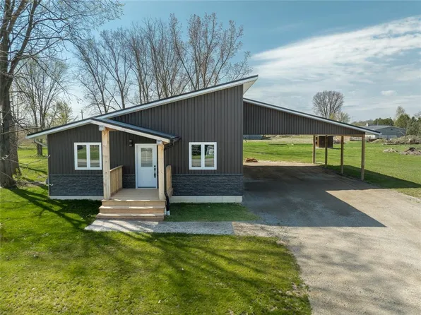 4589 Victoria St, Oil Springs, ON N0N 1P0