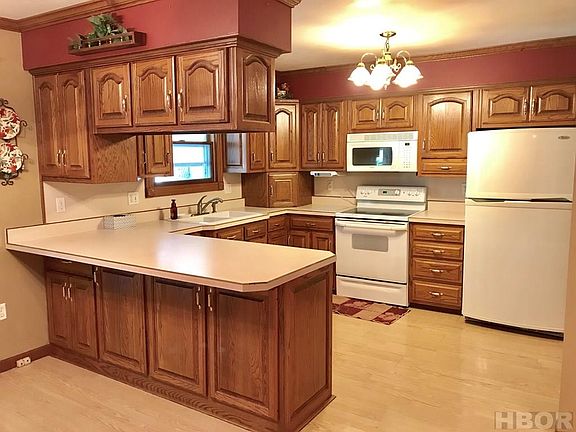 3rd image of 308 Birch Dr