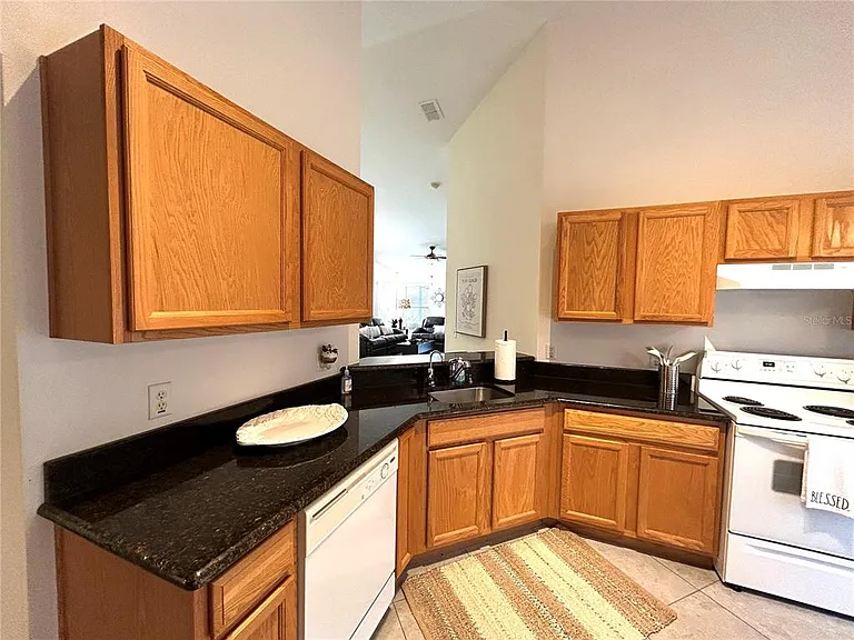 585 Grand Canal Dr — Photo 10