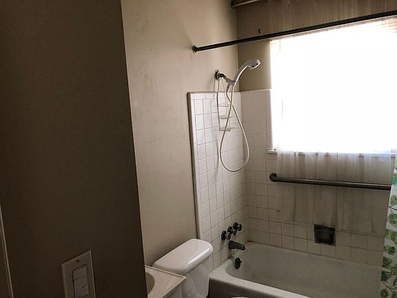 4th image of 4905 S Waco Ave