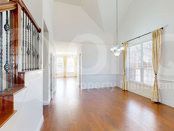 5th image of 1020 Thorncliff Trl