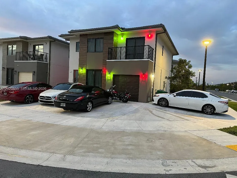 1152 NW 2nd St #0