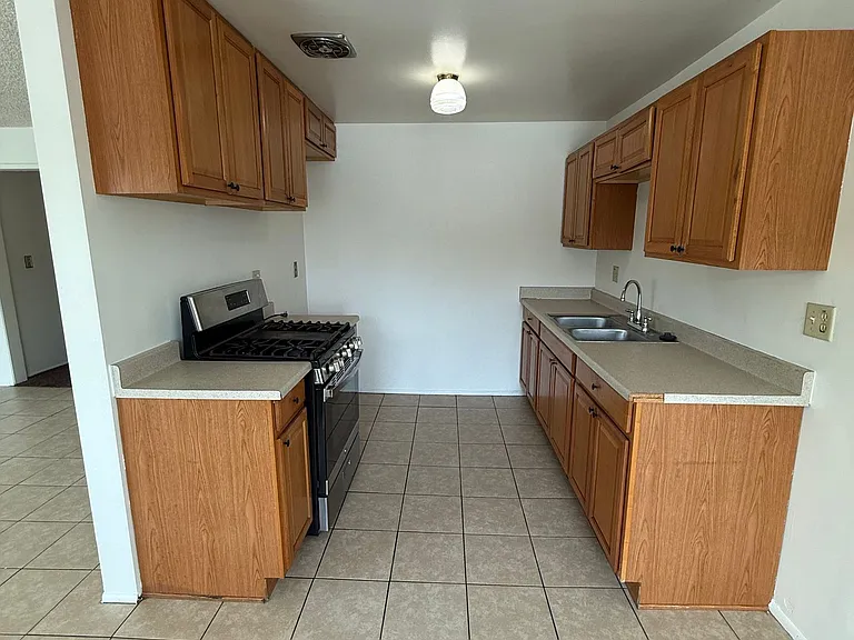 935 Springfield St #D — Photo 4