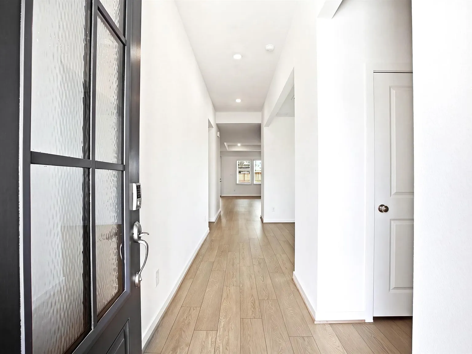 3 bed, 2.0 bath, 1612 sqft, $2,950 — Photo 4