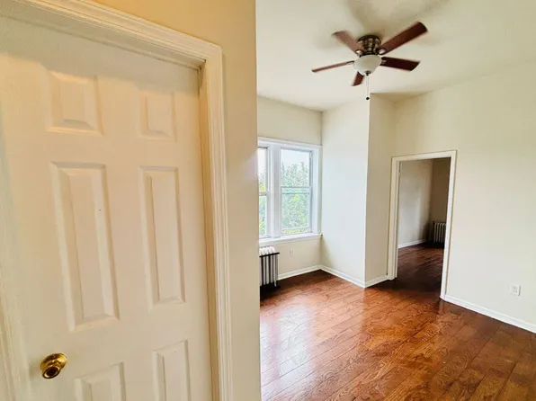 966 Summit Avenue image 8 of 9