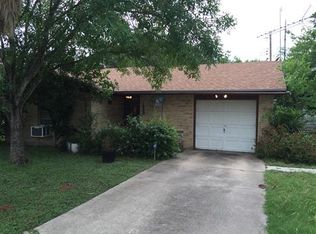 1609 N Grand Prix Dr, Three Rivers, TX 78071