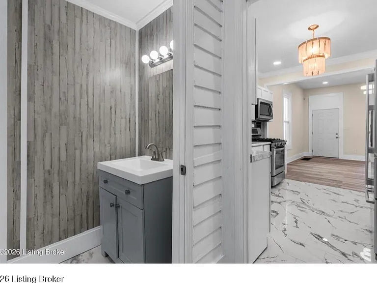2205 Bolling Ave — Photo 6