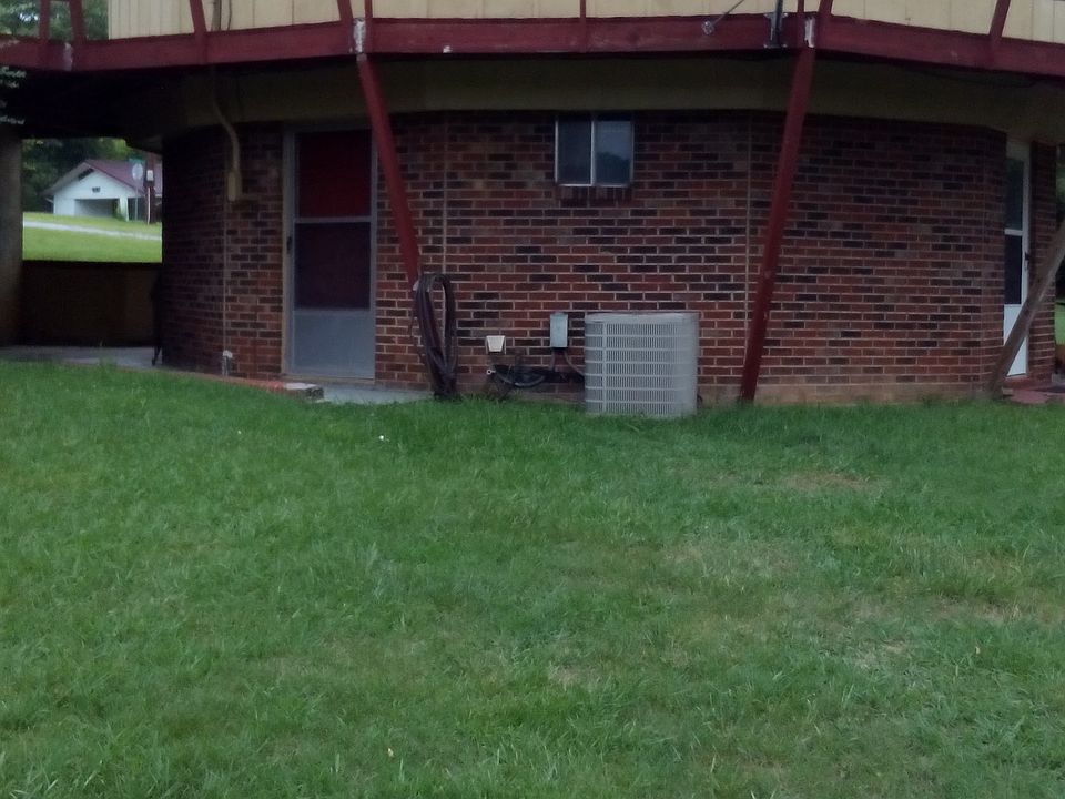 2nd image of 2935 Village Ln