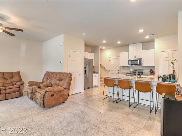 7431 Sunray Point St — Photo 2