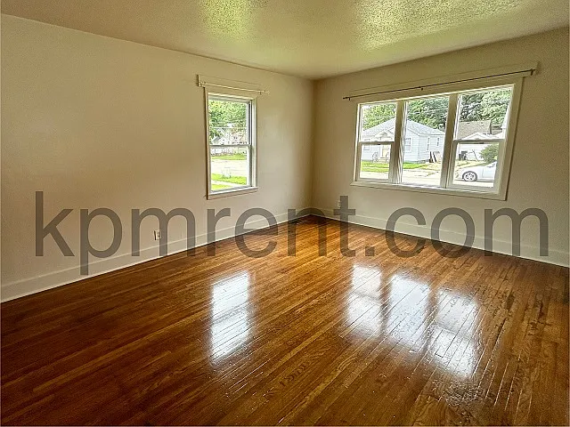 1109 3rd Ave NW — Photo 3