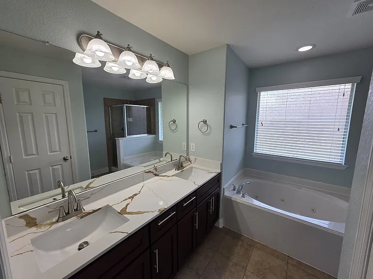 3011 Crescent Oaks Park Ln — Photo 16