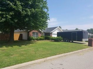 94 W Briarmeadow St, Farmington, AR 72730