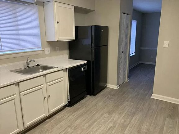 4th image of 4655 Glenwood Rd #3021