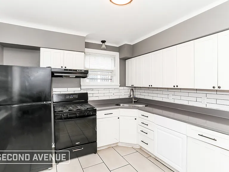 1522 Kinney Ave — Photo 7