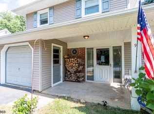 9 Chatham Rd, Flanders, NJ 07836