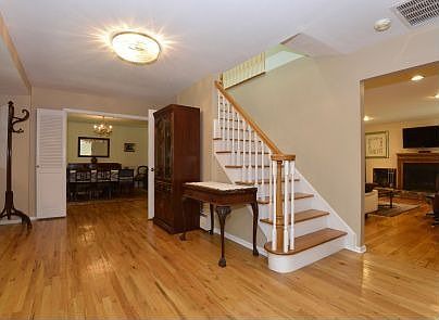 5th image of 27 Woodvale Dr