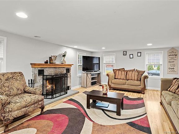 4th image of 14 Webb Rd