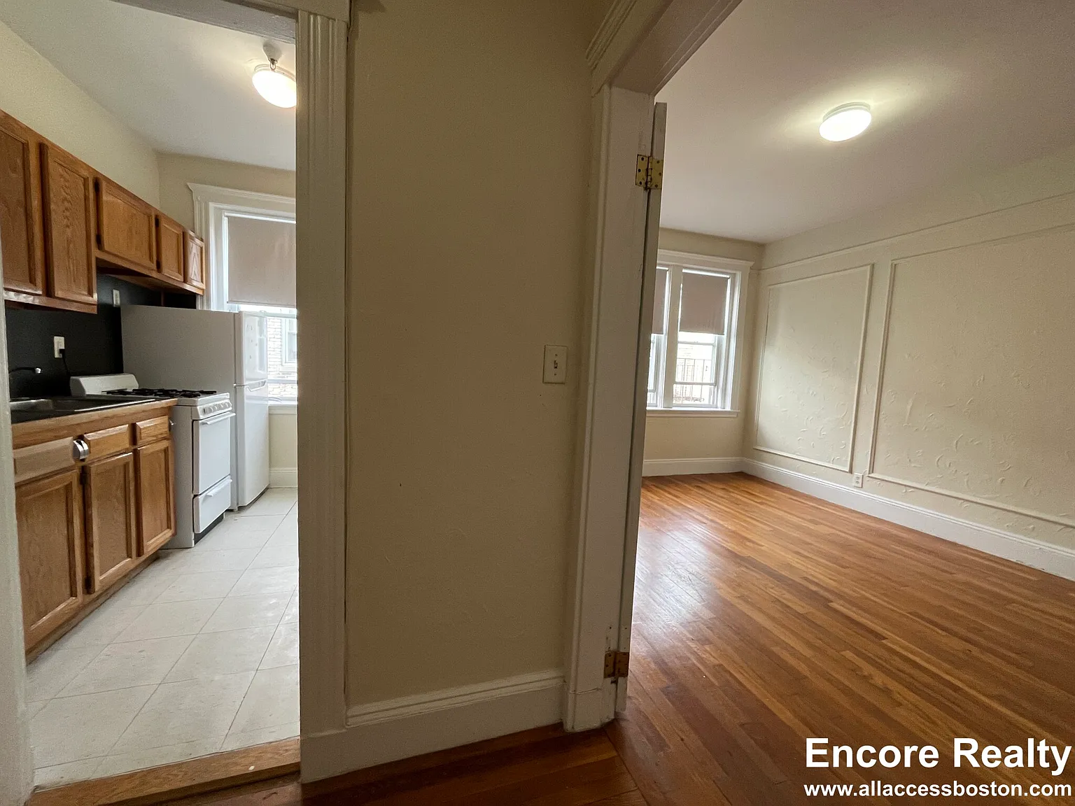 2 bed, 700 sqft, $2,200 — Photo 3