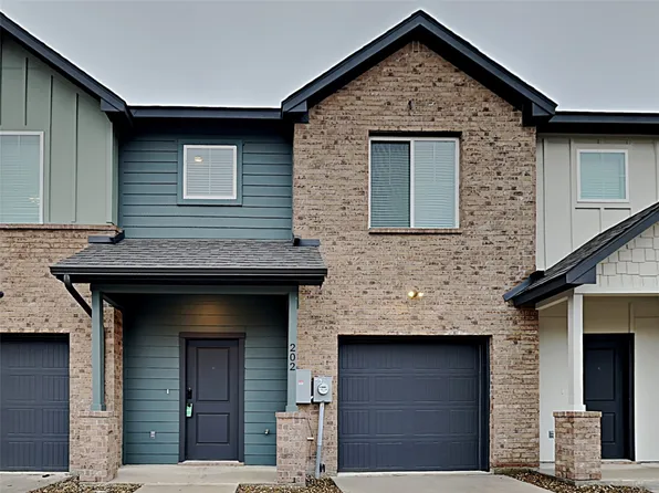 201 Briarwood Ln, Fort Worth, TX 76103