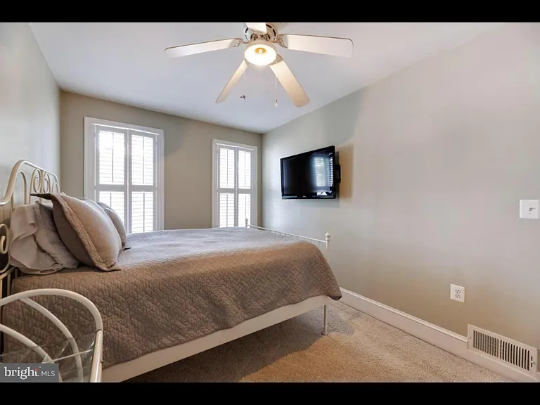 1637 Kramer St NE — Photo 10