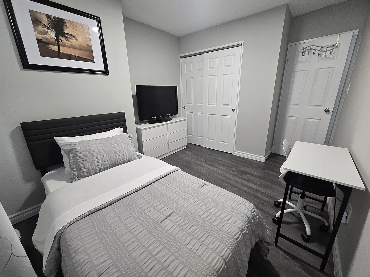 Bedroom A: $1330 with Single sized bed (Shared bathroom) - Dixon Rd