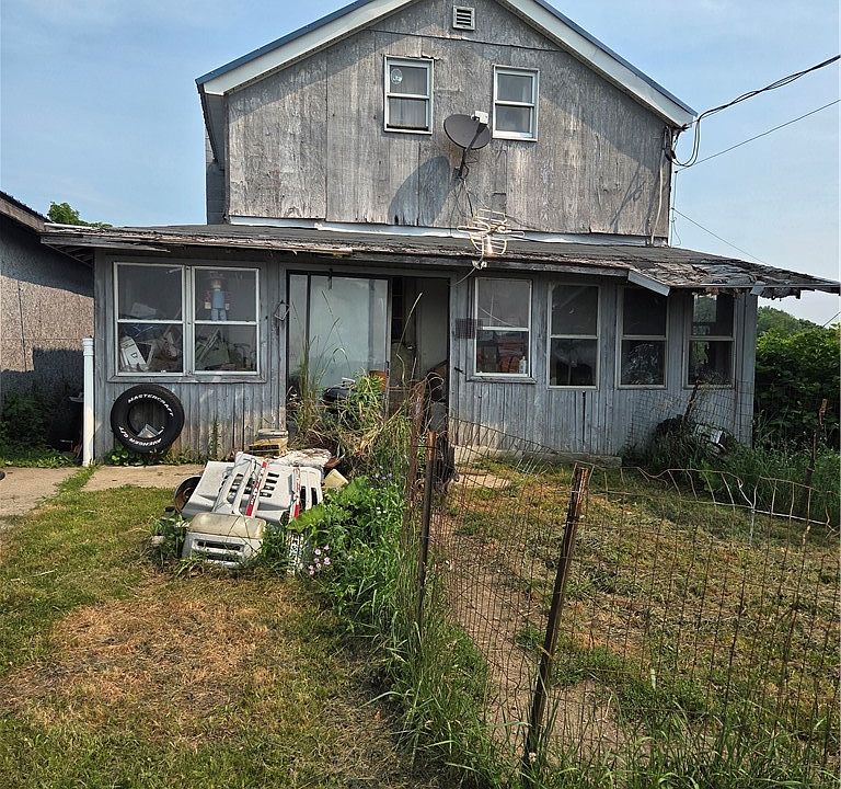 1st image of 594-596 Davis Rd