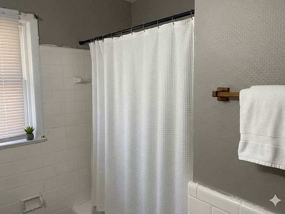 5th image of 329 Richmond Dr