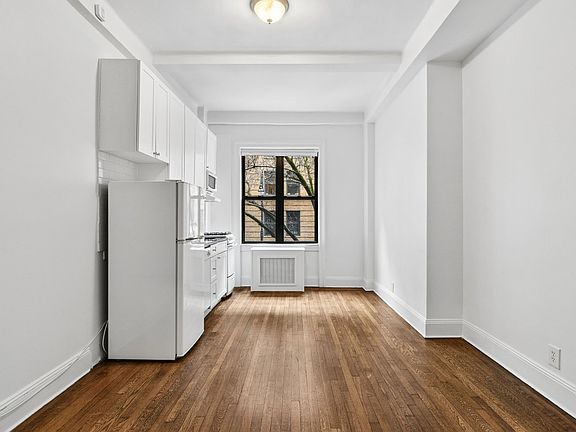 3rd image of 19 W 69th St APT 201