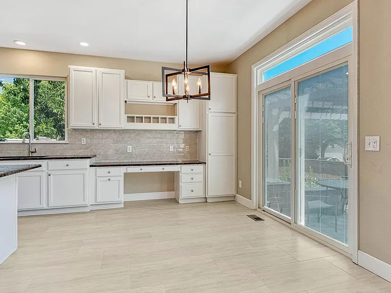 10202 Nickolas Ave — Photo 4